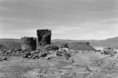 Peru, Sillustani, az Aymara nép temetkezési tornyai (chullpa) az Umayo-tó félszigetén., 1981, Kende János, Fortepan #185035