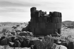 Peru, Sillustani, az Aymara nép temetkezési tornyai (chullpa) az Umayo-tó félszigetén., 1981, Kende János, Fortepan #185036