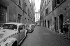 Italy, Rome, Via Mario de' Fiori a Via Vittoria felé nézve., 1976, Kende János, Volkswagen-brand, Volkswagen Beetle, Fortepan #185287