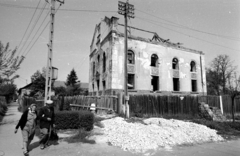 Hungary, Tiszakécske, Kossuth Lajos utca 40., az egykori zsinagóga. Ma Könyvtár., 1976, Kende János, ruins of church, Fortepan #185303