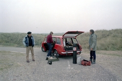 Hollandia, dűnék között vezető út az Északi-tenger partján. A felvétel az Irány Hollandia című dokumentumfilm (holland-magyar koprodukció, rendező Hilde van Oostrum, operatőr Kende János) forgatása alkalmával készült., 1985, Kende János, VAZ 2102, Fortepan #185315