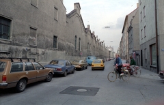 Németország, München, a Westendstrasse a Holzapfelstrasse kereszteződése felé nézve, jobbra a Ligsalzstrasse torkolata., 1985, Kende János, színes, Volkswagen-márka, NSZK, Volkswagen Golf, Ford Capri, Opel Rekord D, Opel Rekord C, Fortepan #185324