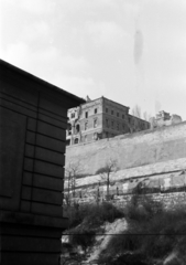 Magyarország, Budapest I., a Sarló utca - Váralja utca sarok felől a Palota út és a József főhercegi palota felé nézve., 1953, Tóth Tibor, Budapest, alulnézet, palota, Fortepan #185483