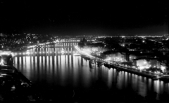 Magyarország, Gellérthegy, Budapest I., éjszakai látkép a Parlament felé., 1956, Tóth Tibor, Budapest, díszkivilágítás, tükröződés, folyó, Fortepan #185547