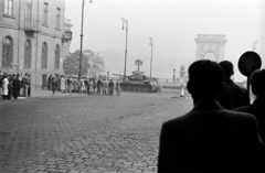 Magyarország, Budapest I., a Clark Ádám tér és a Széchenyi Lánchíd az Alagúttól nézve., 1956, Tóth Tibor, T-34 tank, Budapest, forradalom, Fortepan #185581