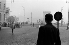 Magyarország, Budapest I., Clark Ádám tér a Széchenyi Lánchíd felé nézve., 1956, Tóth Tibor, T-34 tank, Budapest, Fortepan #185583