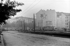 Magyarország, Budapest V.,Budapest VIII., Kálvin tér., 1956, Tóth Tibor, vörös csillag, Budapest, tűzfal, járműroncs, Fortepan #185594