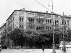 Magyarország, Budapest V., Szent István tér, balra a Hercegprímás (Alpári Gyula) utca., 1956, Kádár József, Budapest, középület, Fortepan #185722