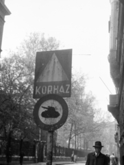 Hungary, Budapest VIII., Szentkirályi utca., 1957, Kádár József, Budapest, humour, Fortepan #185735