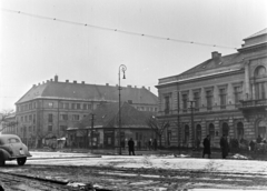 Hungary, Szolnok, Kossuth Lajos tér, jobbra a Város Tanács (később Városháza) épülete., 1957, Kádár József, public building, square, Fortepan #185745