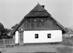 1960, Kádár József, pad, léckerítés, zsúptető, parasztház, Fortepan #185805