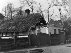 1960, Kádár József, fence, board, damaged building, thatched roof, Fortepan #185820