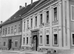 Hungary, Budapest I., Országház utca 7. és 5., jobbra a Fortuna köz., 1960, Kádár József, Budapest, architectural ornament, Fortepan #185826