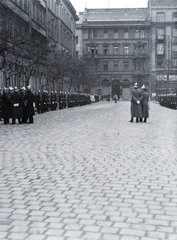 Magyarország, Budapest V., Szent István tér a Bajcsy-Zsilinszky (Vilmos császár) út felől a Hercegprímás (Wekerle Sándor) utca felé nézve., 1936, Vaskapu utca, Budapest, Fortepan #185851