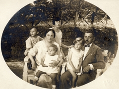 Hungary, Budapest XII., Zugliget, Remete út 18., Dr. Révész Margit Gyermekszanatórium., 1924, Nagy Krisztina - Nagy Boldizsár, Budapest, family, sitting on lap, Fortepan #186335