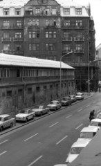 Magyarország, Budapest V., Deák Ferenc utca - Bécsi utca sarok, előtérben a metró építési területe., 1977, Gulyás Zsuzsa, Volkswagen Karmann-Ghia, Budapest, VAZ 2102, Renault 4, parkoló, Trabant 601, Fortepan #186346