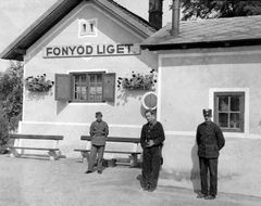 Hungary,Lake Balaton, Fonyód, Fonyódliget, vasútállomás, 1941, Jankovszky György, railway, tableau, train station, place-name signs, Fortepan #18637