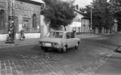 Magyarország, Budapest XX., Török Flóris utca a Wesselényi utcától a Jósika utca felé nézve., 1977, Gulyás Zsuzsa, rendszám, Dacia 1300, Budapest, élelmiszerbolt, Közért Vállalat, Fortepan #186373