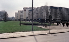 Németország, Drezda, Prager Strasse a Főpályaudvar felé nézve., 1982, Gulyás Zsuzsa, színes, NDK, Fortepan #186407