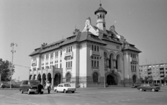 Románia, Konstanca, Nemzeti Történelmi és Archeológiai Múzeum., 1975, Gulyás Zsuzsa, Renault 8, Ford Transit, Skoda 100, parkoló, Fortepan #186415