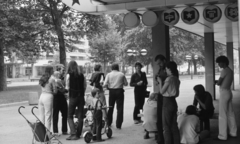 Németország, Drezda, Hauptstrasse (Strasse der Befreiung) a Neustädter Markt felé nézve., 1983, Gulyás Zsuzsa, NDK, Fortepan #186446