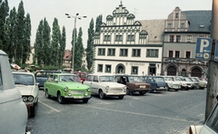 Németország, Weimar, Markt, jobbra a Cranach-ház., 1983, Gulyás Zsuzsa, színes, NDK, Trabant 601 Universal, parkoló, Trabant-márka, Wartburg 353, Fortepan #186456