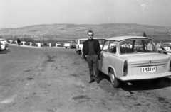 Magyarország, Budapest XI., pihenőhely a Balatoni út mellett, a kamaraerdei kanyarnál. Kilátás a Budai-hegység felé., 1971, Gulyás Zsuzsa, Trabant 601, rendszám, Budapest, parkoló, Fortepan #186510