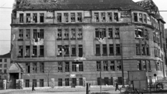 Magyarország, Budapest IX., a Soroksári út - Illatos út sarkán a romos elemi iskola (később művészeti szakgimnázium)., 1956, Gulyás Zsuzsa, Budapest, épületkár, Fortepan #186589