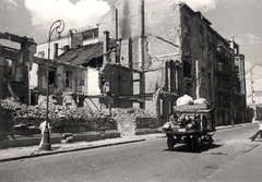 Magyarország, Budapest XII., Városmajor utca a Kék Golyó utca felől a Csaba utca felé nézve., 1945, Kramer István dr, Kunszt János, háborús kár, kandeláber, lovaskocsi, rom, Budapest, Fortepan #186675