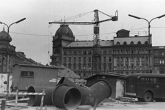 Hungary, Budapest VIII., Blaha Lujza tér, a metró építési területe. Háttérben a Rákóczi út - Nagykörút kereszteződésénél álló épületek., 1965, Fortepan/Album037, Budapest, Fortepan #186711