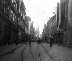 Poland, Kraków, ulica Floriańska, szemben a Mária-templom., 1920, Fortepan, church, flag, street view, basilica, Catholic Church, tower, gothic, Brick Gothic, Fortepan #18674