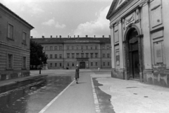 Hungary, Budapest I., Úri utca a Kapisztrán tér felé nézve, szemben a Hadtörténeti Múzeum épülete, jobbra a Mária Magdolna-templom., 1965, Fortepan/Album037, Budapest, Fortepan #186766