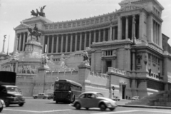 Italy, Rome, II. Viktor Emánuel emlékmű (Monumento a Vittorio Emanuele II)., 1966, Fortepan/Album038, bus, monument, automobile, Fortepan #186844