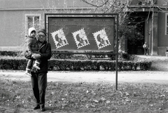 Magyarország, Székesfehérvár, a Deák Ferenc utca a szovjet katonai temetőnél. A sorozat felvételeit a Beatrice rajongói kör tagjai készítették., 1987, Ambrus Tibor, plakát, Lenin-ábrázolás, Fortepan #186954