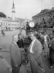 Magyarország, Veszprém, Makláry Zoltán és Páger Antal a "Fűre lépni szabad" című film forgatásán. Fekete pulóverben Makk Károly rendező, a kameránál Illés György operatőr., 1960, Kotnyek Antal, reflektor, Fortepan #18702