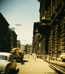 Magyarország, Budapest VIII., Népszínház utca a Blaha Lujza tér felé nézve., 1962, Markus Marianna, Magyar Gábor, színes, Budapest, mercedes w120, Fortepan #187023