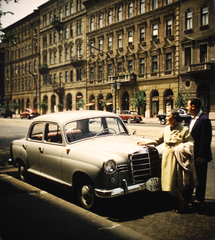 Magyarország, Budapest IX., Ferenc körút, szemben a páros oldal, a kép bal szélén a Tompa utca., 1962, Markus Marianna, Magyar Gábor, Budapest, rendszám, mercedes w120, Fortepan #187024