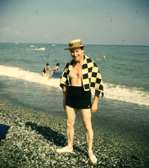 Italy, a Földközi-tenger partja., 1963, Markus Marianna, colorful, sea shore, Fortepan #187027