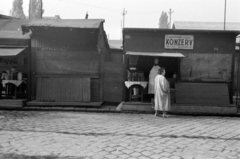 A kép forrását kérjük így adja meg: Fortepan / Budapest Főváros Levéltára. Levéltári jelzet: HU.BFL.XV.19.c.10, 1960, Budapest Főváros Levéltára / BRFK helyszínelési fényképei, BRFK Hivatala Bűnügyi Technikai Osztály, pavilon, konzerv, piac, Fortepan #187228