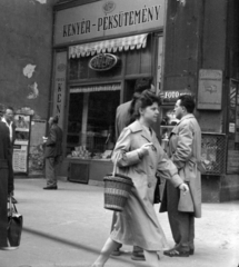 Magyarország, Budapest VII., a felvétel a Károly (Tanács) körút 5. számú ház előtt készült. A kép forrását kérjük így adja meg: Fortepan / Budapest Főváros Levéltára. Levéltári jelzet: HU.BFL.XV.19.c.10, 1961, Budapest Főváros Levéltára / BRFK helyszínelési fényképei, BRFK Hivatala Bűnügyi Technikai Osztály, Budapest, Fortepan #187303