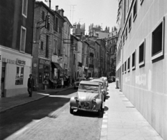 Franciaország, Montpellier, Rue du Cardinal de Cabrières a Szent Péter-székesegyház (Cathédrale St-Pierre) felé nézve., 1961, Fortepan/Album018, Citroen 2CV, Fortepan #187417