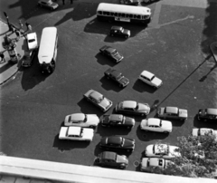 Franciaország, Párizs, kilátás a Galeries Lafayette Haussmann Áruház tetejéről a Boulevard Haussmann felé., 1961, Fortepan/Album018, felülnézet, autóbusz, parkoló, Fortepan #187455