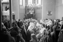 Hungary, Csömör, Petőfi Sándor utca 26., istentisztelet az evangélikus templomban. A gyülekezet tagjai a csömöri szlovák evangélikus népviseletben láthatók, mely még ma is élő hagyomány., 1948, Fortepan/Album018, liturgy, church interior, Fortepan #187495