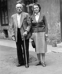 1950, Fortepan, portrait, double portrait, lady, inner courtyard, walking cane, cigarette, moustache, old person, Fortepan #1875