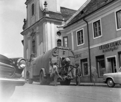 Hungary, Szentendre, Fő (Marx) tér, szemben a Blagovesztenszka görögkeleti templom., 1969, Urbán Tamás, Czechoslovak brand, Soviet brand, GAZ-brand, Skoda-brand, automobile, number plate, Skoda Liaz-brand, garbage truck, Fortepan #18751