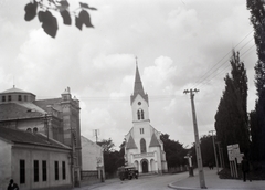 Szlovákia, Pöstyén, Winterova ulica, szemben az evangélikus templom, balra a zsinagóga., 1935, Hirschler Károly, Fortepan #187569