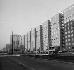 Magyarország, Újpalota, Budapest XV., Páskomliget utca a Nyírpalota (Hevesi Gyula) út felől nézve., 1975, Szalay Béla, Budapest, Fortepan #187715