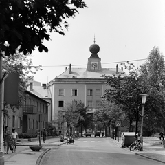 Magyarország, Oroszlány, Fürst Sándor utca a Gönczi Ferenc utca felől a Városkapu felé nézve., 1983, Szalay Béla, motorkerékpár, kézikocsi, gyalogátkelő, Fortepan #187816