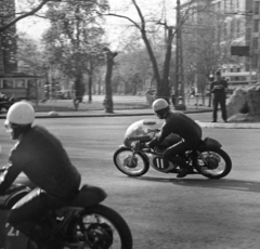 Magyarország, Népliget, Budapest X., motorver­seny 1969. május 4-én, Horst Burke (Ausztria) Puch 250-es motoron 11-es rajtszámmal. Háttérben a Könyves Kálmán körút és az Elnök utca torkolata., 1969, Szalay Béla, Budapest, Fortepan #187893