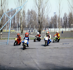 Magyarország, Budapest XIV., Csömöri út 19., Zuglói Ifjúsági Sporttelep, háttérben a 44-es villamos-végállomása., 1986, Szalay Béla, Budapest, Fortepan #187913